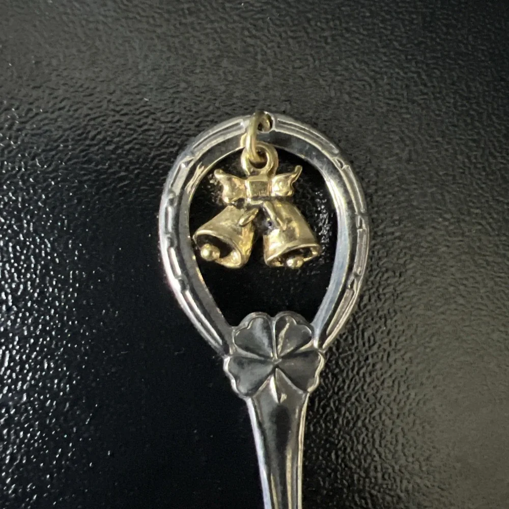 VINTAGE SOUVENIR SPOON BELLS HORSESHOE CLOVER SHAMROCK HANGING CHARM‎
